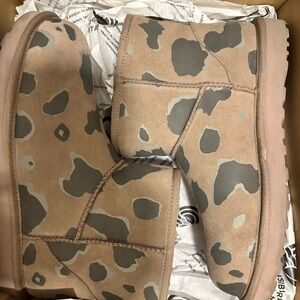 UGG Appaloosa Boots. Caribou color Boots